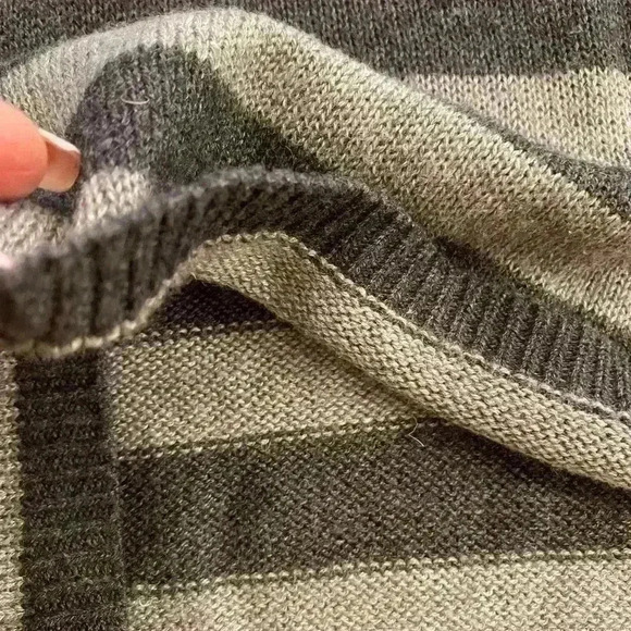 Wool Blend Gray Striped  Sweater petite - Picture 6 of 10